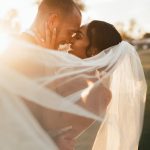 Trouwjurk en trouwpak: een perfecte combinatie voor uw grote dag